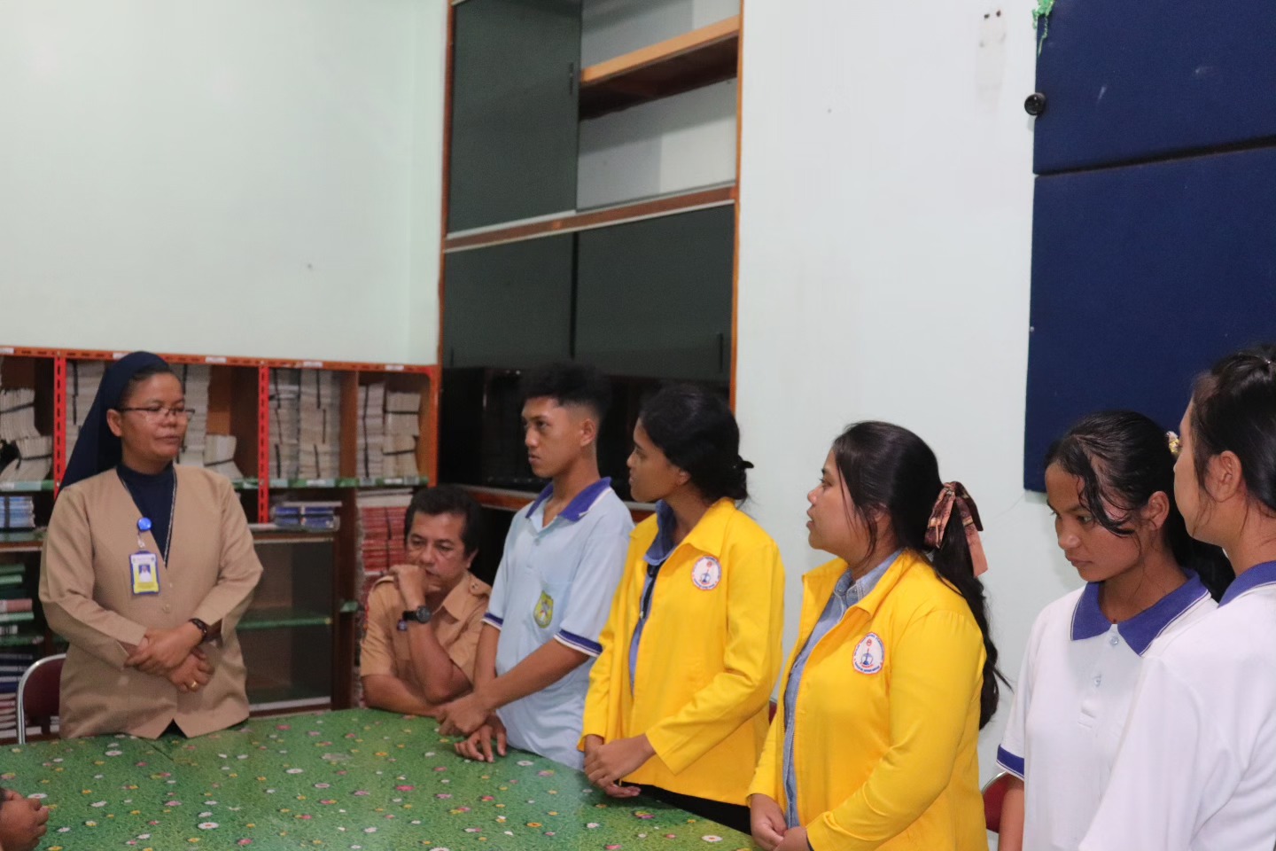 Perpisahan dengan 2 mahasiswi STP Delitua dan 3 siswa dari SMK Bintang Timur.
