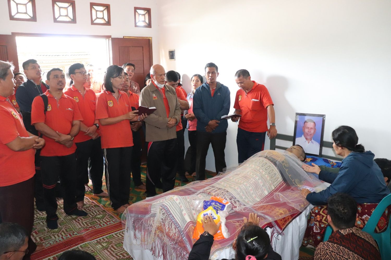Bapak/Ibu Guru melayat ketempat 