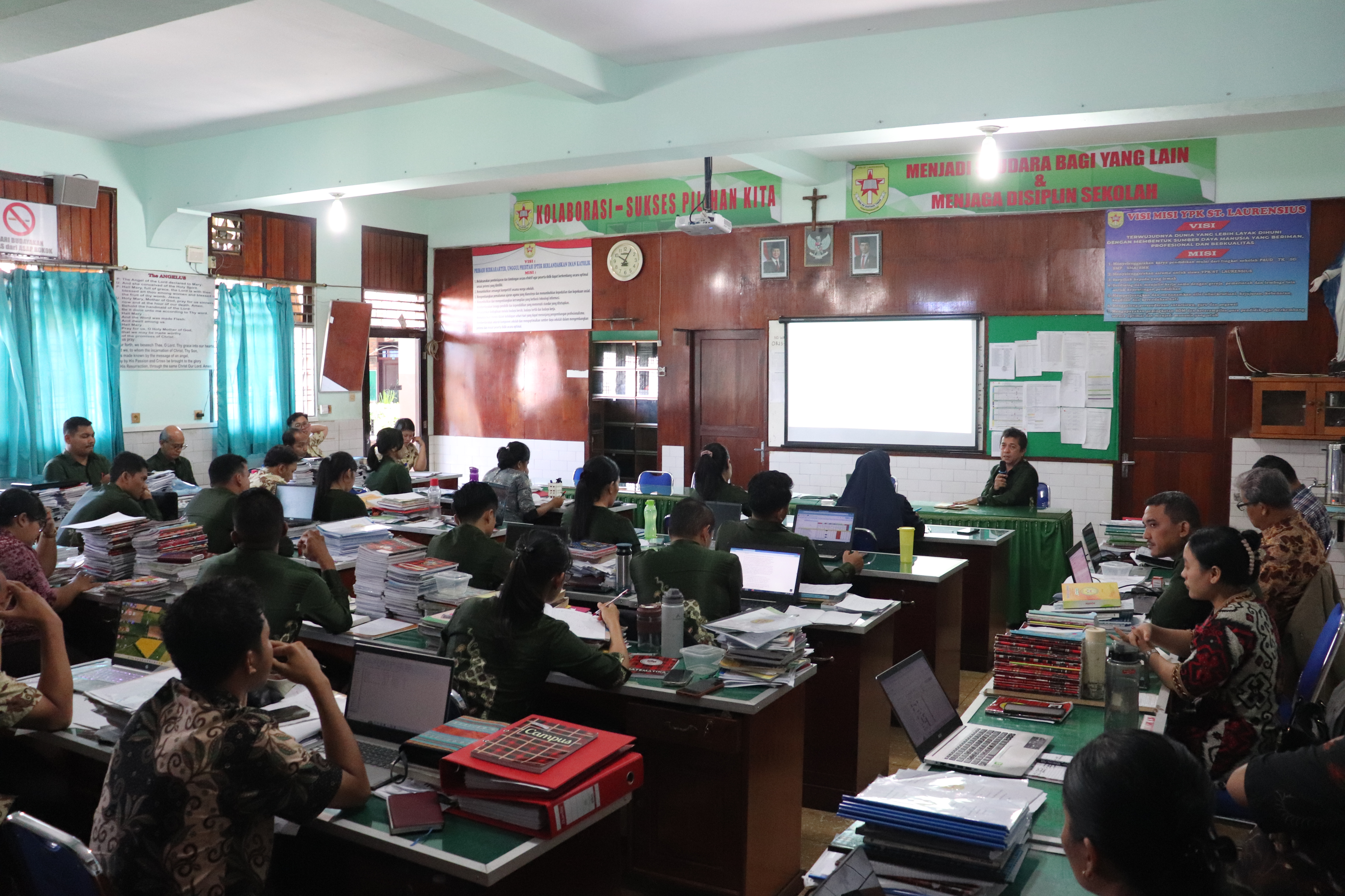 Evaluasi Triwulan staff guru