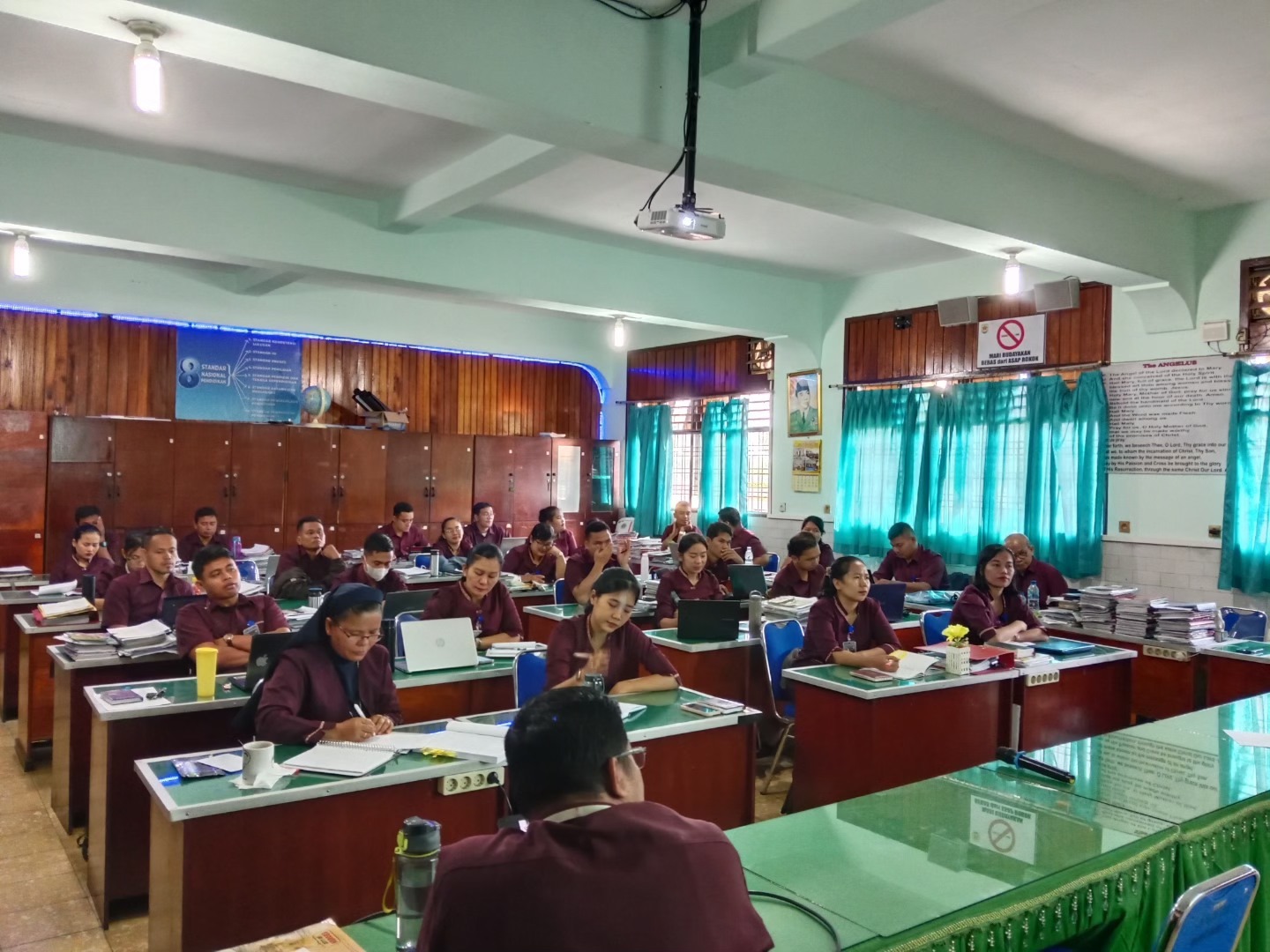 Kantor Guru