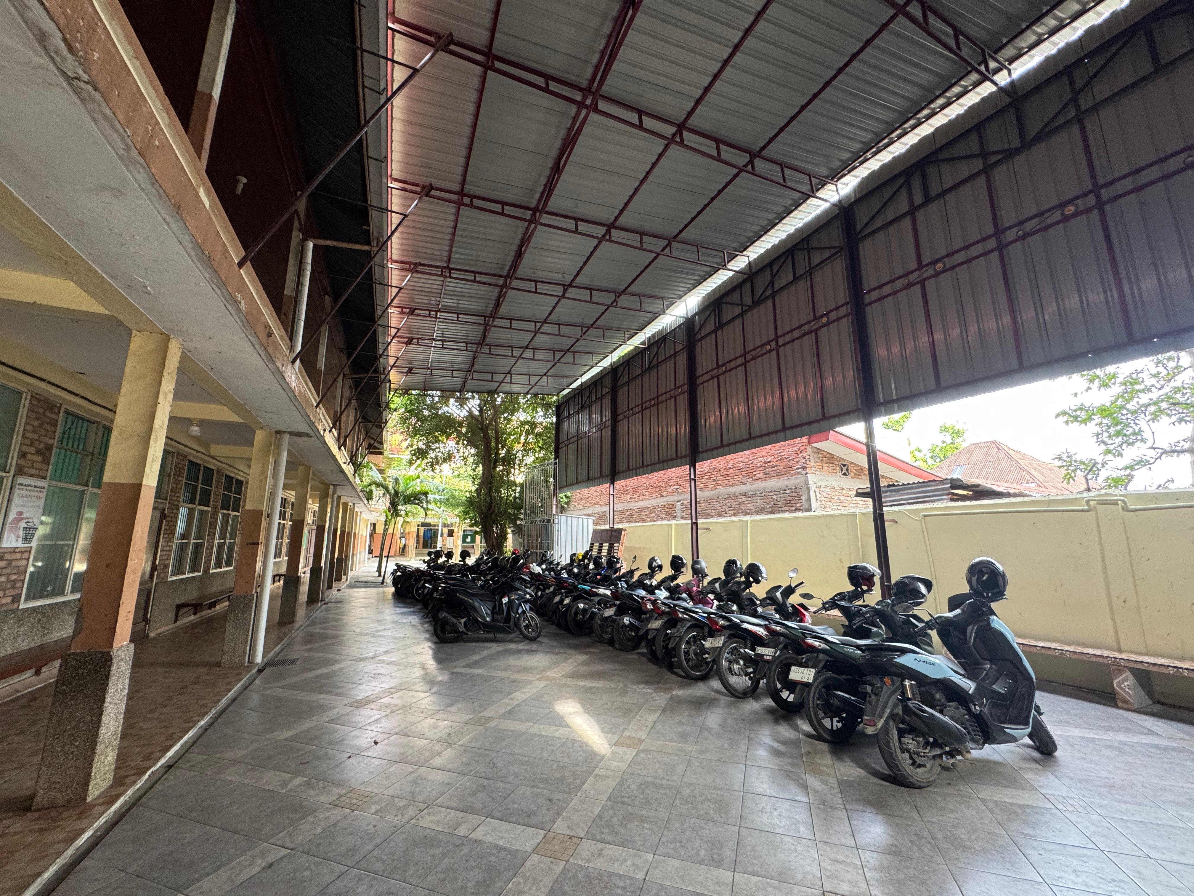 Area Parkir Siswa 