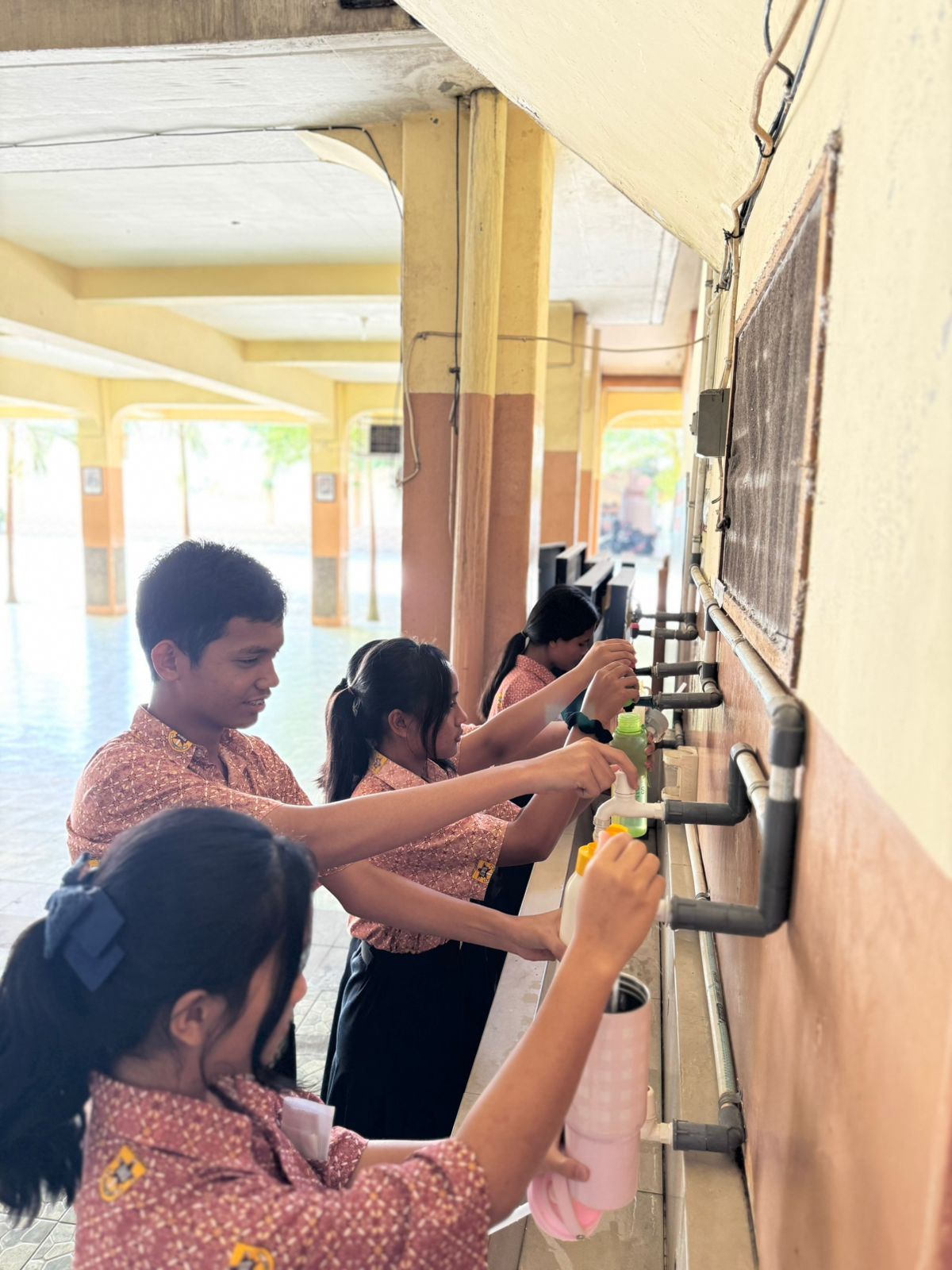 Fasilitas Air Minum Sekolah (RO Dispenser)