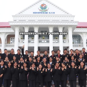 Foto Bersama pengurus OSIS T.P 2025/2026 Dengan Kepala Sekolah dan Para Wakasek