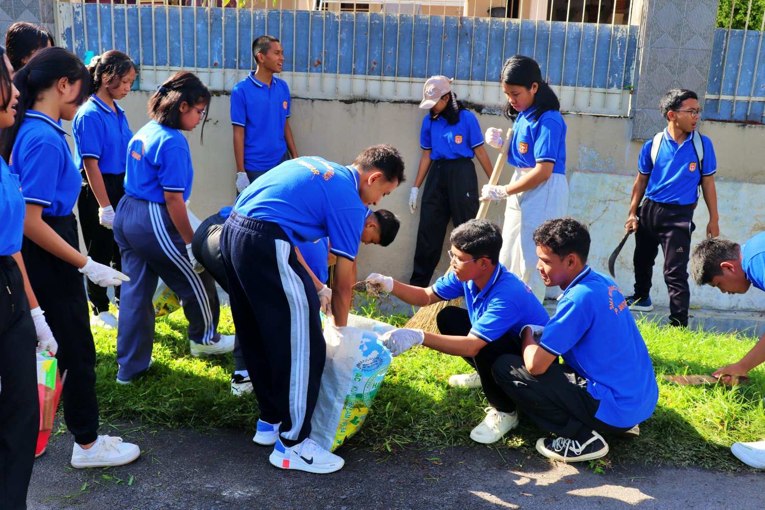Budaya Sekolah (2. Peduli)